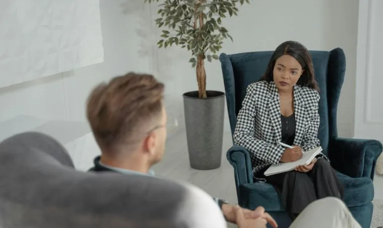 Calificar para una carta AEE el mismo día: condiciones de salud mental y elegibilidad