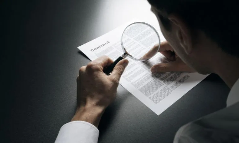 Cómo detectar y evitar estafas de cartas AEE